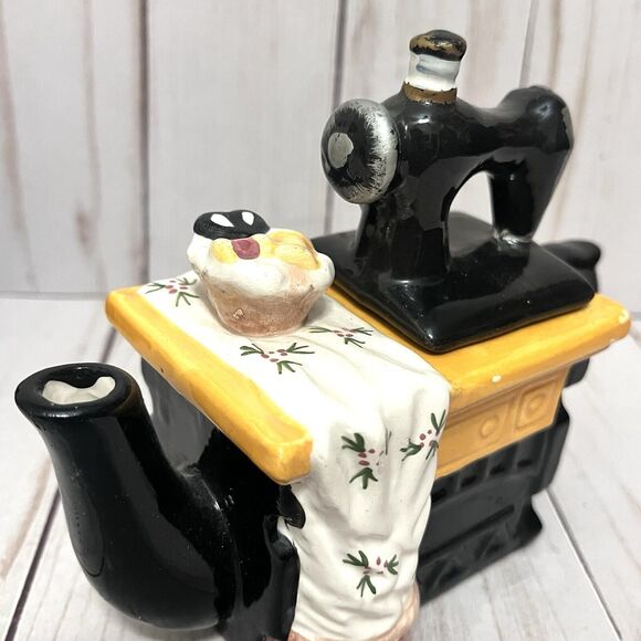 Cardinal Inc & World Bazaars  Teapot Ceramic Sewing Machine Vintage Collectible - Picture 3 of 16